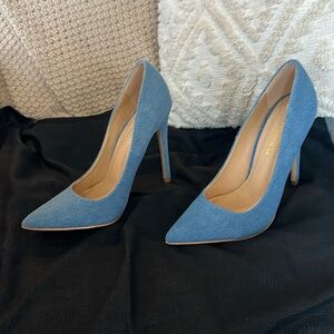 High heeled jean pump